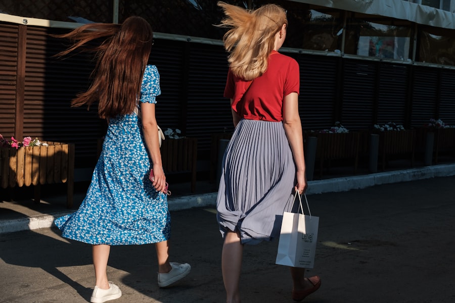 Photo wear same clothes in different ways