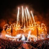 Photo culture of techno festivals