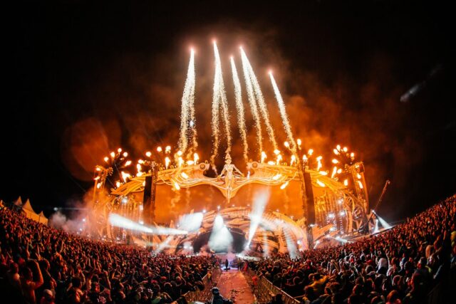 Photo culture of techno festivals