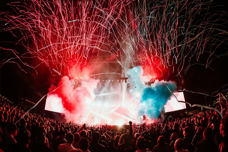 Photo culture of techno festivals